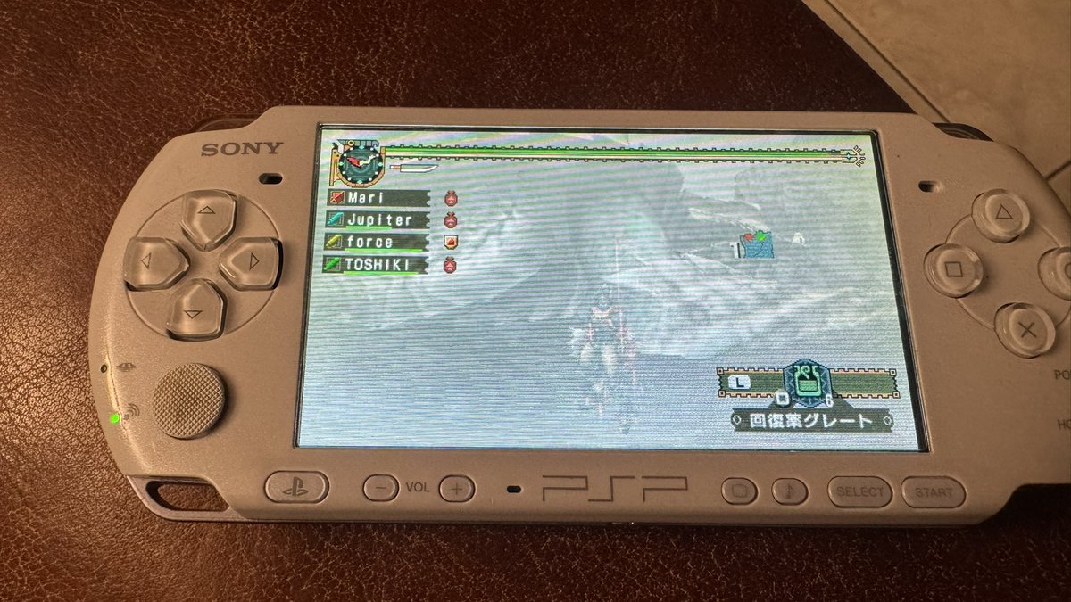 Maritaku07's tweet photo. この令和にPSP持ち寄って2Gやるの楽しすぎるだろ
あの頃のまま変わってないの最高すぎる https://t.co/HKNvdRCfHM