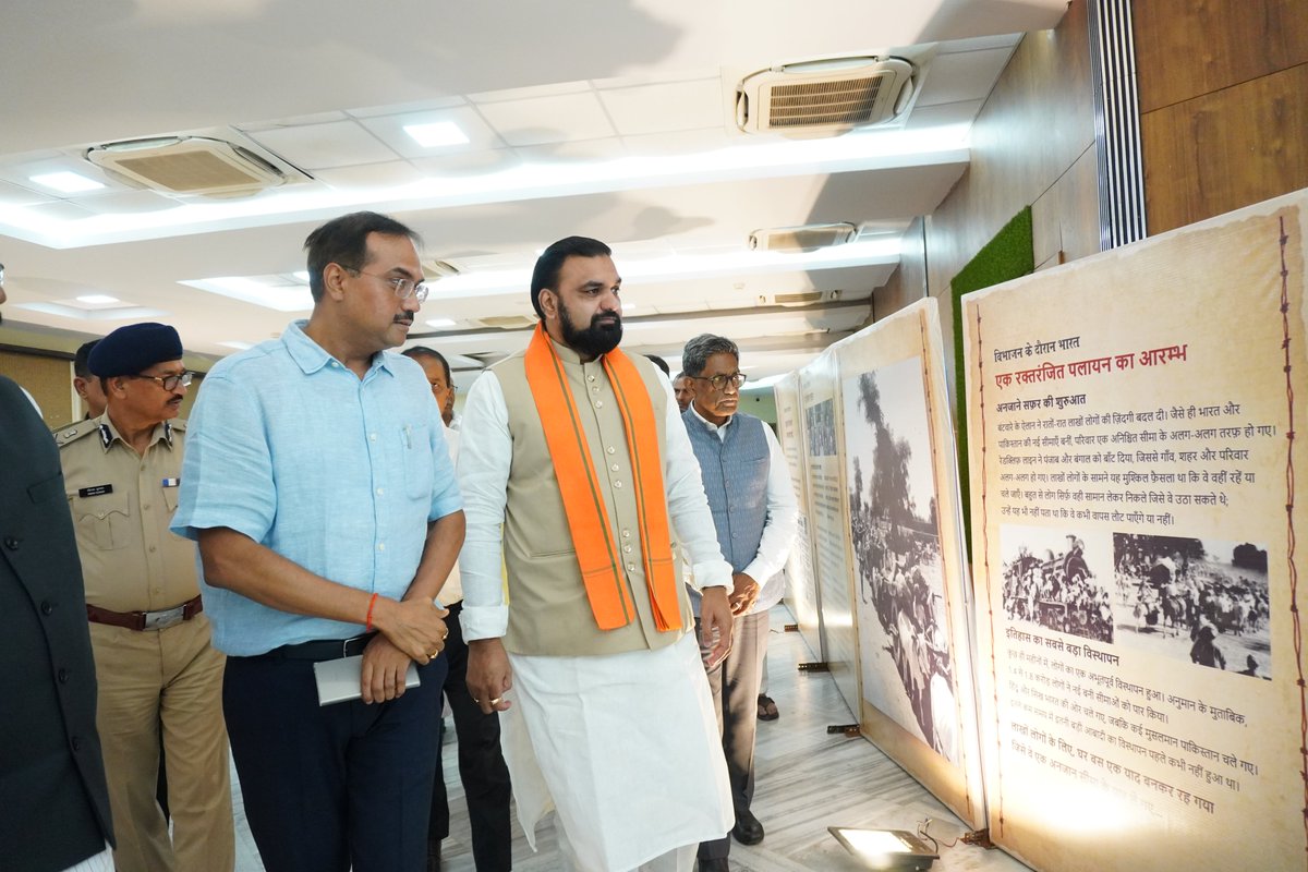 ArtCultureBihar's tweet photo. विभाजन विभीषिका स्मृति दिवस पर विभाजन के पीड़ितों को श्रद्धांजलि अर्पित की गई। माननीय मुख्यमंत्री श्री सम्राट चौधरी जी के नेतृत्व में कैंडल मार्च के माध्यम से उनकी स्मृति को नमन किया गया।
#विभाजनविभीषिकास्मृतिदिवस #ArtCultureBihar #BiharGovernment https://t.co/VZkOuB203L