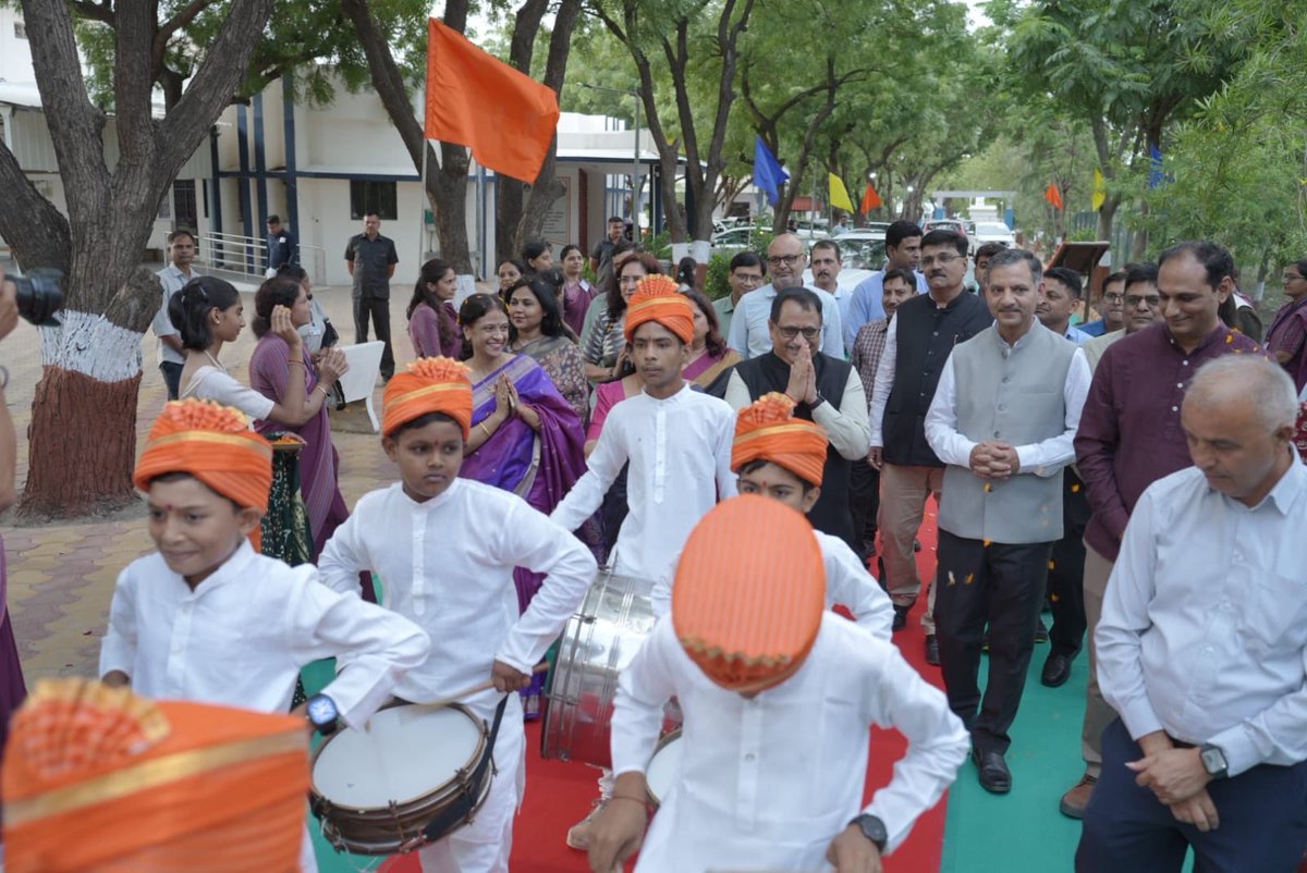 KiritkrJPatel's tweet photo. I am overwhelmed by a warm traditional welcome extended by the school children of AVM and KV School of Udaynagar at IFFCO Kandla. The young students presented beautiful performing arts that filled the occasion with energy, colour and joy. Their enthusiastic performances, talent and graceful presentation were truly delightful and heart-warming. The creativity, confidence and cultural spirit displayed by the children is highly appreciable.

Heartfelt appreciation to the students of AVM and KV School, Udaynagar, for their wonderful performance and warm welcome.

@IFFCO_Coop