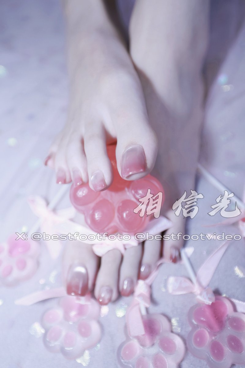 bestfootfoto's tweet photo. 逗貓貓棒🐈 @lnglng1156718 https://t.co/ZNRz4X01c2