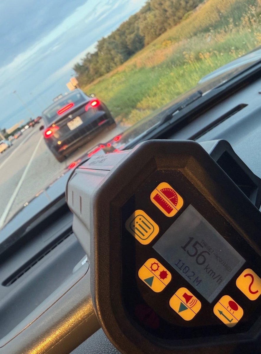 OPP_ER's tweet photo. Over a two night period, beginning on August 12th, #OttawaOPP, #OPPTIME, supported by #OPPAviation, conducted traffic enforcement in the City of Ottawa. Over 50 charges were laid, including eight drivers charged for #StuntDriving. Those charged with stunt driving had their licences suspended for 30 days and had their vehicles impounded for 14 days. They now face a minimum $2,000 fine, six demerit points and one year driving prohibition upon conviction. Slow down. Drive safe.
~
Sur une période de deux nuits débutant le 12 août, la police provinciale de l'Ontario d'Ottawa et l'equipe OPP TIME, avec l'appui services d'aviation de la OPP , ont mené des opérations de contrôle routier à Ottawa. Plus de 50 accusations ont été portées, notamment contre huit conducteurs pour conduite dangereuse (ou « stunt driving »). Les permis de ces derniers ont été suspendus pour 30 jours et leurs véhicules mis en fourrière pour 14 jours. En cas de condamnation, ils s'exposent désormais à une amende minimale de 2 000 $, à six points d'inaptitude et à une interdiction de conduire d'un an. Ralentissez. Conduisez prudemment.
#OttTraffic ^mf