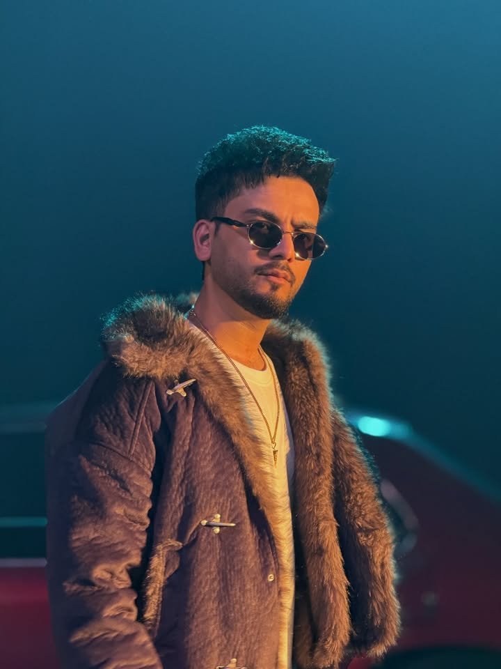 deepak_parmar01's tweet photo. One Win  A Million Memories

3 YRS OF ELVISH’S BB
TRIUMPH
#ElvishYadav #ElvishArmy #malamaalweekly2 #Rodiesxx #BIGBOSSOTT2 https://t.co/K8aEjkVVfs