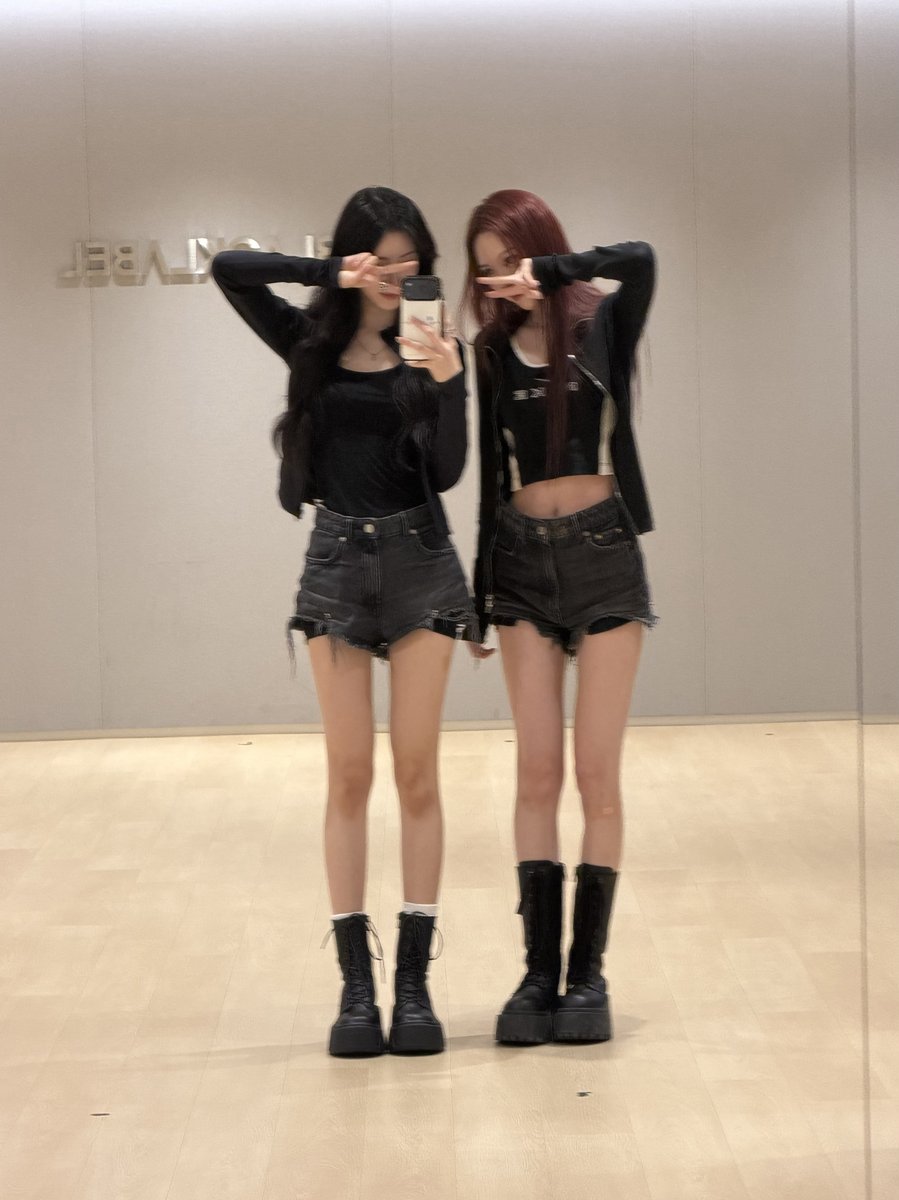 gotyuanme's tweet photo. @nanrinlyn 

Happy birthday, Rin, who rocks red hair better than anyone in the world!❤️
Being with Rin feels so incredibly comfortable, and I always so happy that our casual clothes match like twins 🩷 So cute
Thank you so much always, I love you👼 

((though I'm no longer))
ANNA https://t.co/pZ0jZ3KAzG