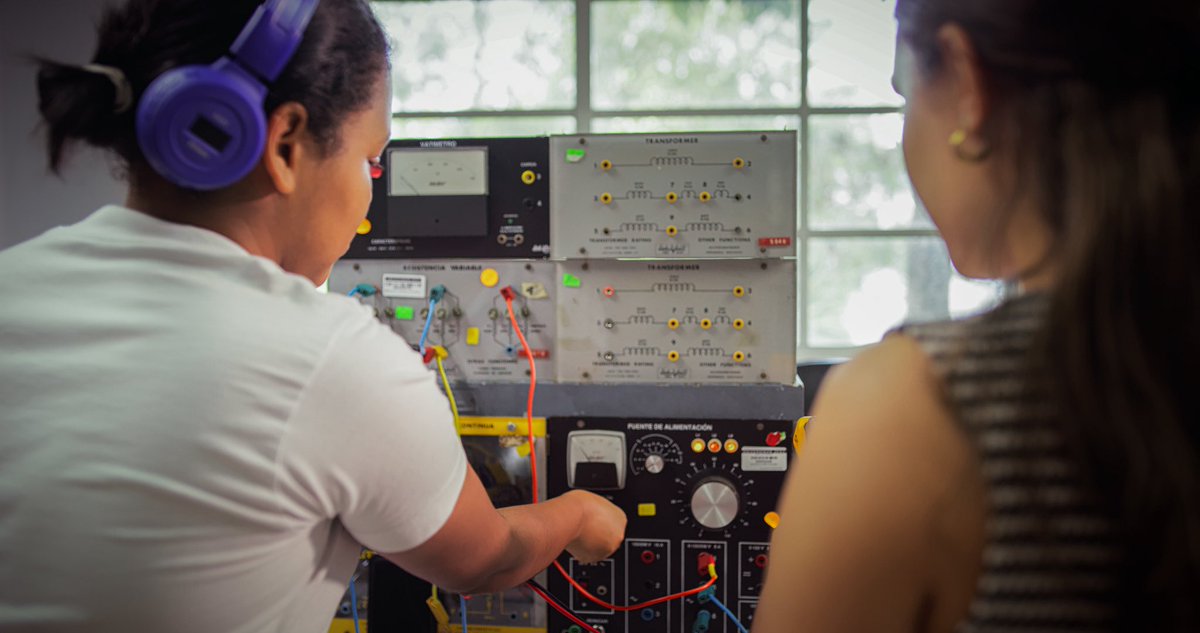 UNAPEC's tweet photo. 💡⚙️ Hoy celebramos a quienes convierten desafíos en oportunidades y hacen posible lo que aún no existe. En UNAPEC formamos ingenieros con visión, conocimiento e innovación para transformar el futuro. 🚀👷‍♀️

👷‍♂️ ¡Feliz Día Nacional del Ingeniero! https://t.co/1GW4u8Njjz