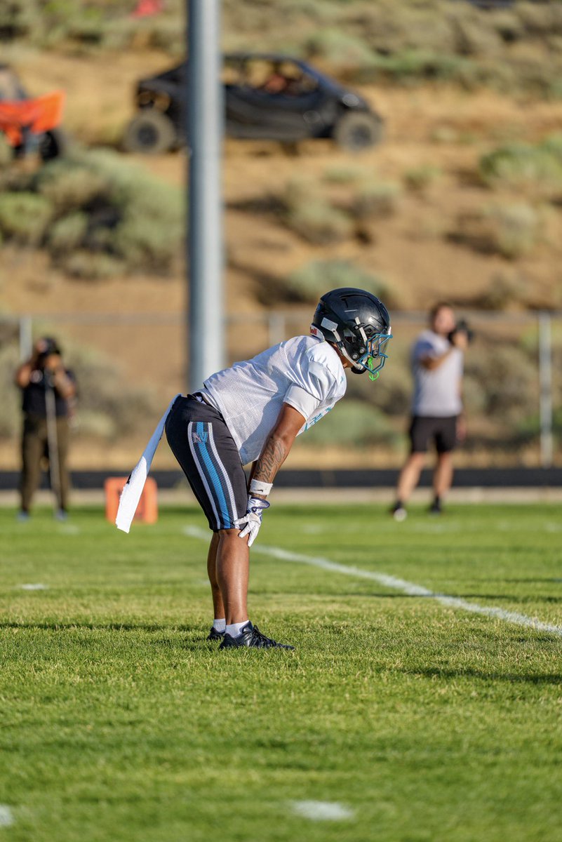 2JaydenGonzalez's tweet photo. game day vs south tahoe at home 7pm 
Start of senior season 
7 offers 5’11 SAF / RB 192 
#b4a #btb @coachbrose74 @CoachBloxton https://t.co/ulCXYSyCaH