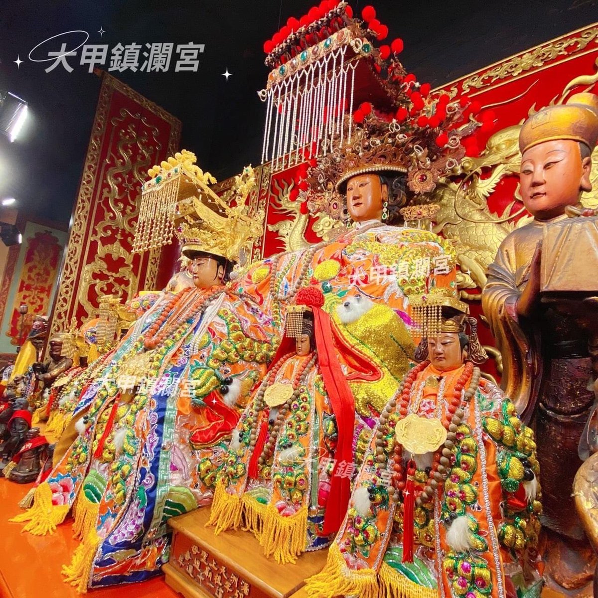 DorsWu's tweet photo. Daytime in DaJia Jenn Lann temple.

#Taiwan
#MAZU
#鎮殿媽
https://t.co/CSydwwATfC https://t.co/IfmhRSDd3S
