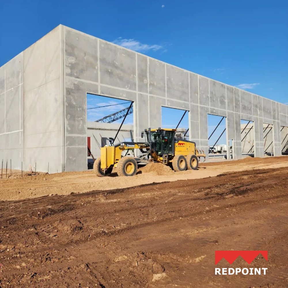 RedpointC's tweet photo. Walls are up and the dirt is moving! 🚜 Concrete progress on another major build. Can you guess what this structure is going to be?

#RedpointContracting #CommercialConstruction #ConcreteTiltUp #HeavyMachinery #BuildInProcess #GroundUp https://t.co/kaG9TAJ1Go