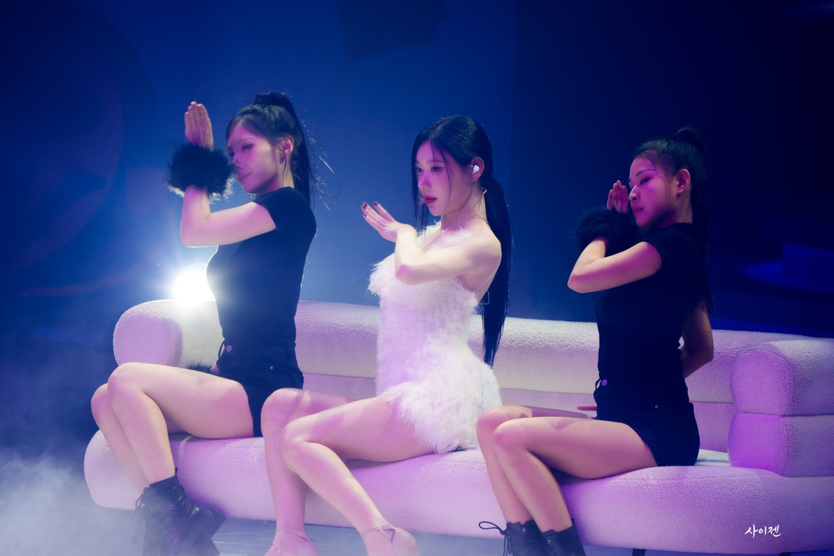 scigesn_'s tweet photo. 260809 5th FM

령름달

#있지 #채령
#ITZY #CHAERYEONG https://t.co/PCquQUZElq