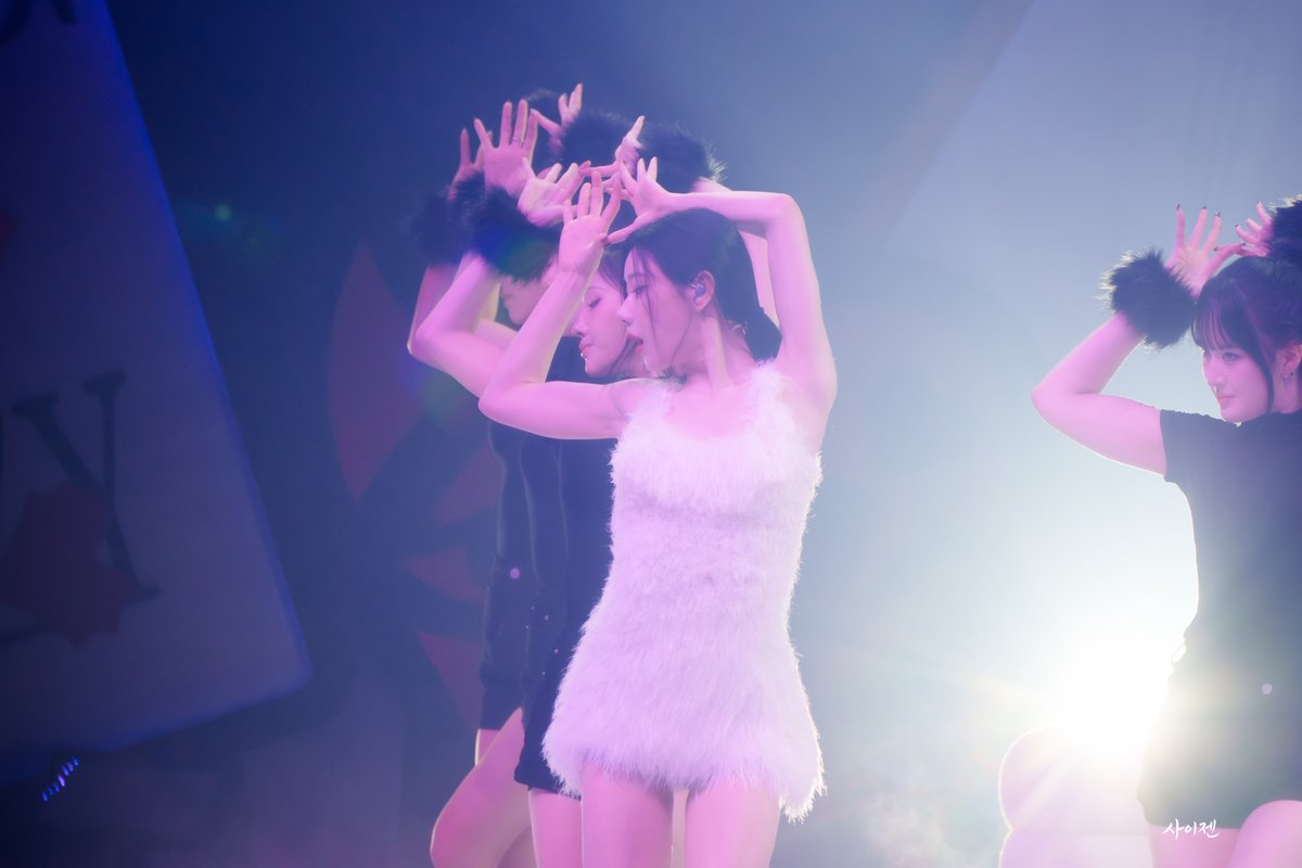 scigesn_'s tweet photo. 260809 5th FM

령름달

#있지 #채령
#ITZY #CHAERYEONG https://t.co/PCquQUZElq