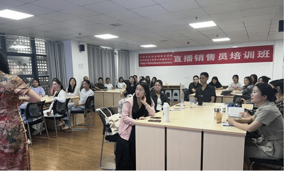 OrgPeruz's tweet photo. Just wrapped a fantastic workshop on cross-border e-commerce operations! Learned actionable strategies to optimize global supply chains and connect with international customers. Grateful for the insightful speakers and engaged peers. #ProfessionalGrowth #EcommerceInsights https://t.co/gsc06AT2jr