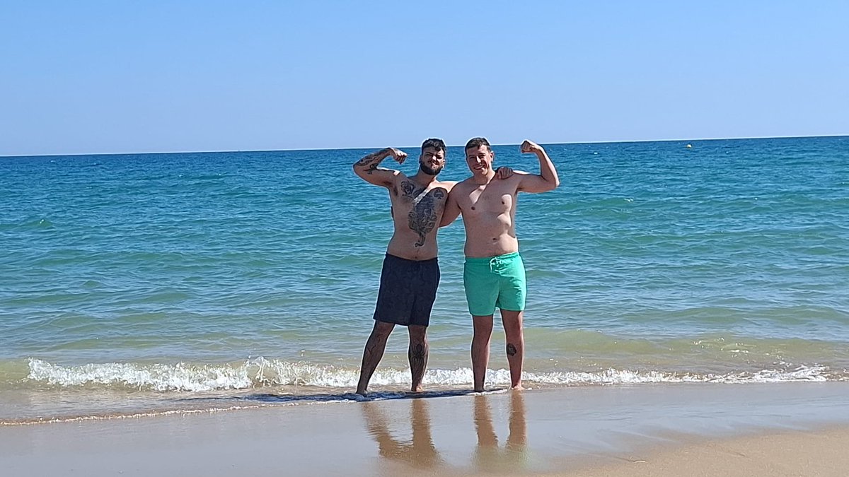 YungBret0n's tweet photo. Estamos buscando al Pescaito #anaju https://t.co/YUPcQ4s6fP