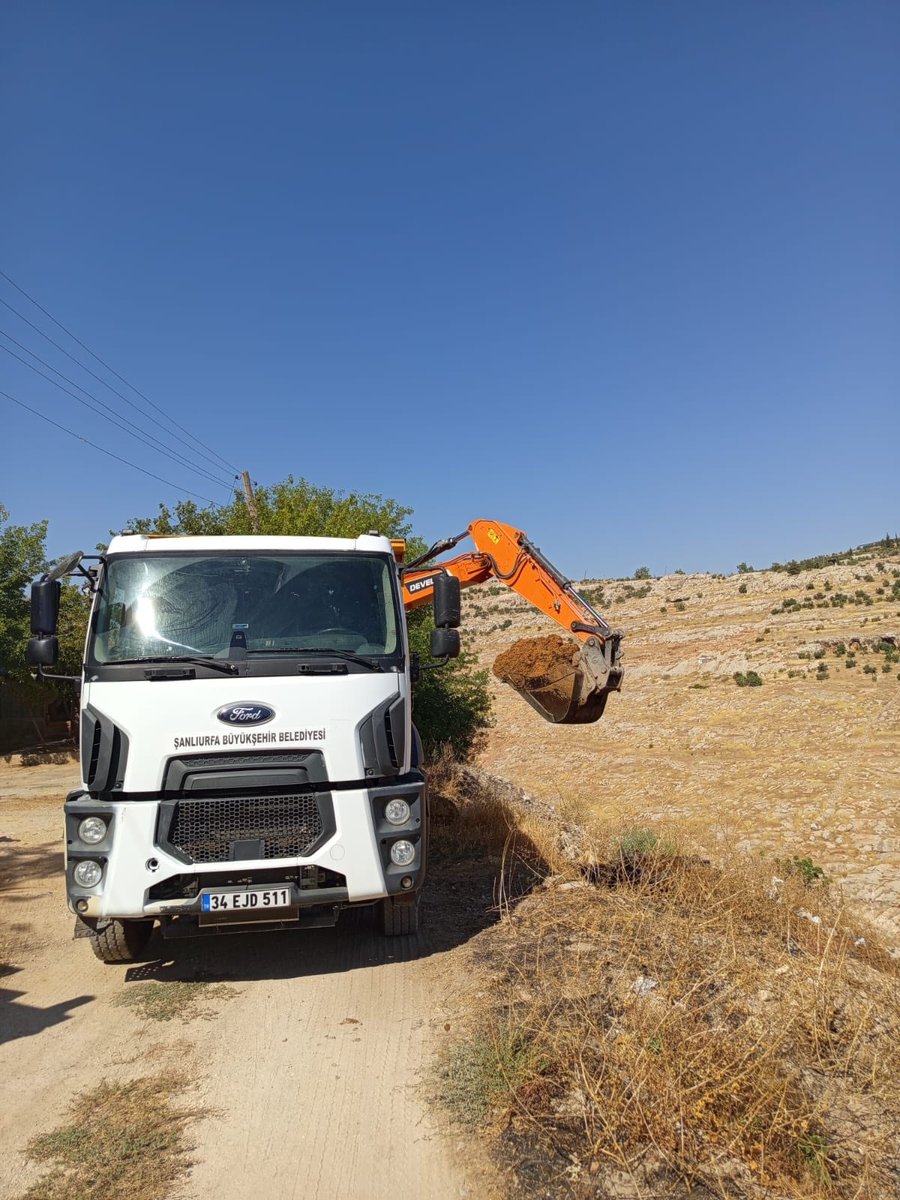 SBBBCEVREKORUMA's tweet photo. Ş.B.B. Çevre Koruma ve Kontrol Daire Başkanlığı olarak ekiplerimizce merkez derelerimizde ve  gübre atıklarından oluşan olumsuzluklar ve görüntü kirliliğini önlemek amacıyla temizlik çalışmalarımız devam ediyor. @sanliurfabld 
@MithatCanKutluc @halilaldeniz_ @aytekin_ey41318 https://t.co/KdzTMOxlpM