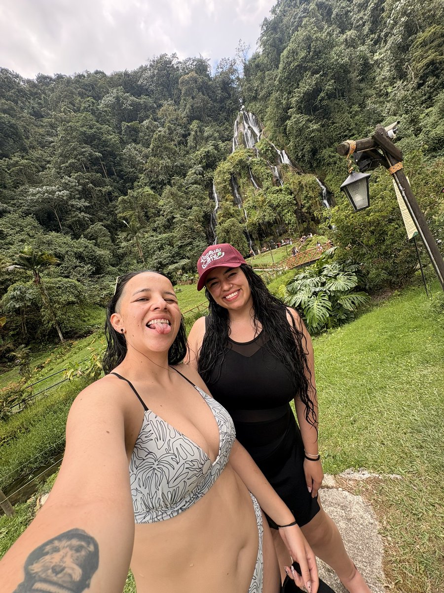 Enojitoss's tweet photo. ♥️ Amo conocer lugares hermosos contigo ✈️ Te amo https://t.co/dye4IVT9SM