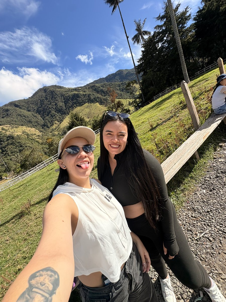 Enojitoss's tweet photo. ♥️ Amo conocer lugares hermosos contigo ✈️ Te amo https://t.co/dye4IVT9SM