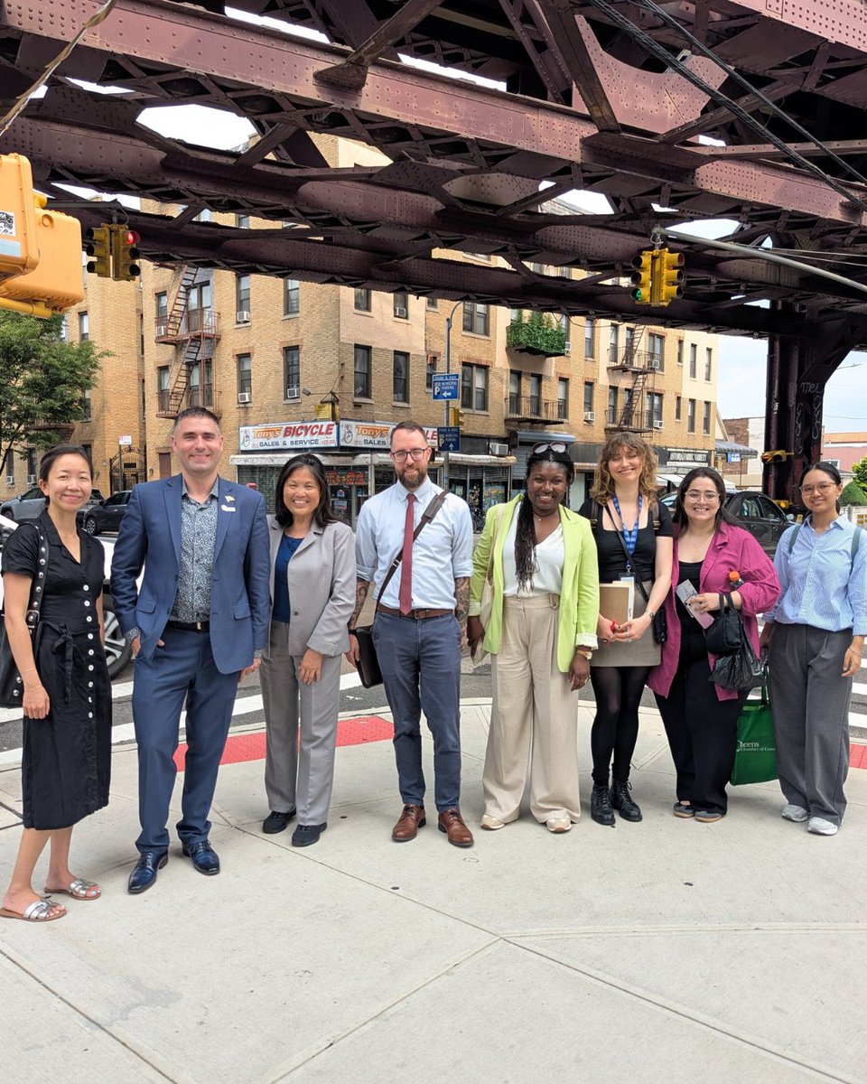 QueensChamber's tweet photo. We welcomed NYC Deputy Mayor @JulieSuLabor and Mom and Pop Czar Delia Awusi to Astoria as we walked around Ditmars Boulevard and the surrounding area to speak to business owners and listen to their thoughts and concerns, including Destination Ditmars President and @BierandCheese owner Rick White! 🙌

Thank you to the team from Council Member @CabanD22's office for joining us!

We also stopped by and connected with some of the wonderful local businesses that make our community special: Flaming Grill NYC, Alba's Pizza, Ayy Chihuahua and @honeyhousenyc. Thanks for welcoming us and for continuing to make Astoria such a vibrant place to live, work, and visit!