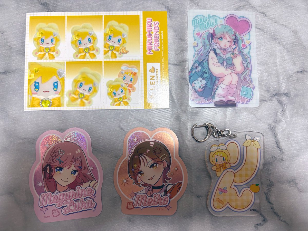 105_yuna's tweet photo. 【交換】初音ミク ピアプロ VOCALOID ボーカロイド 百均 100均 セリア キャンドゥ 

譲：画像1枚目　レン、リン、ルカ、ミク、MEIKO

求：同種KAITO、クリアカードは画像2枚　　目💕>定価＋送料

郵送にて交換希望 https://t.co/iXWjJt6O87
