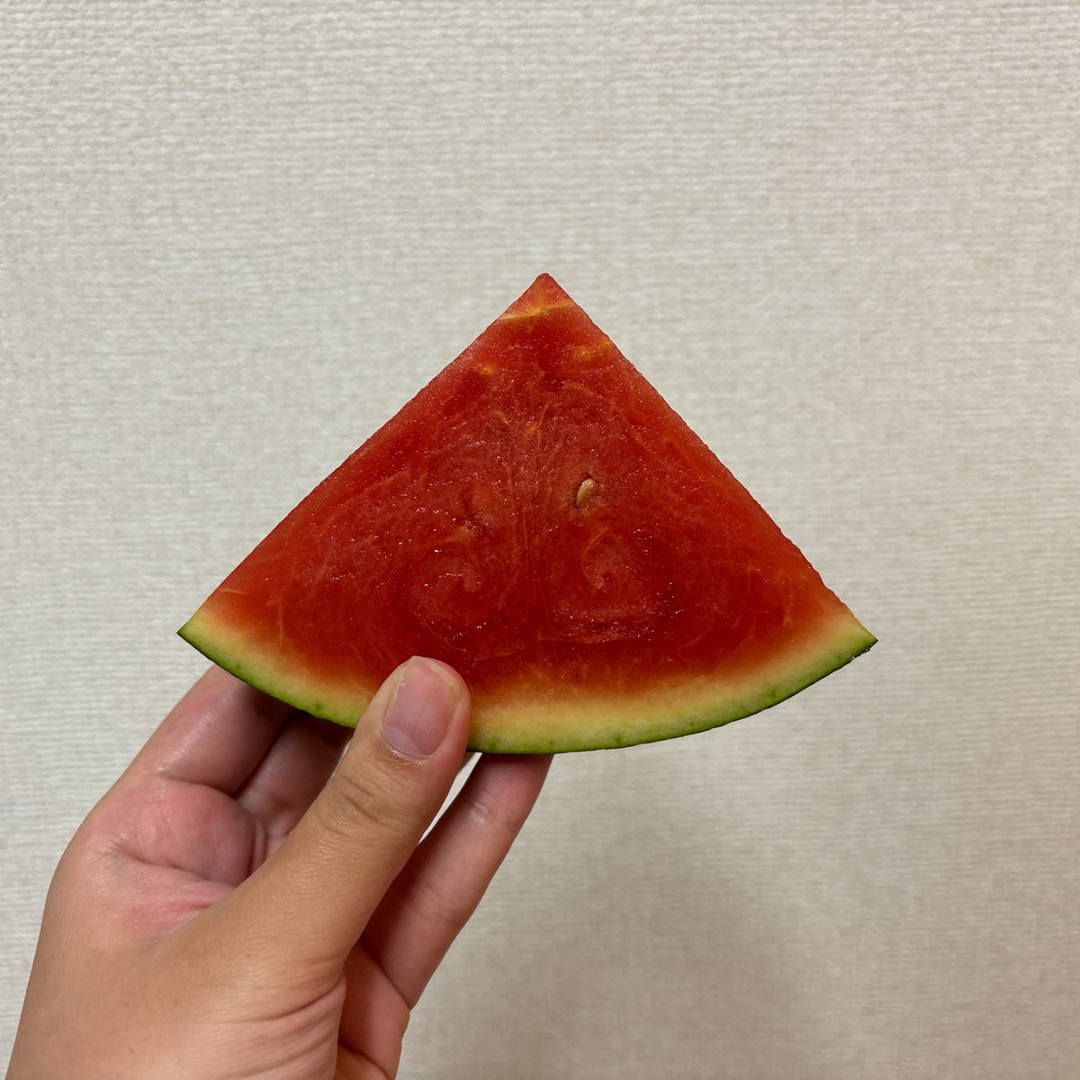 Ntt_715's tweet photo. ひとりじめっていう小玉スイカ美味しいよ https://t.co/BAJCFWir1K