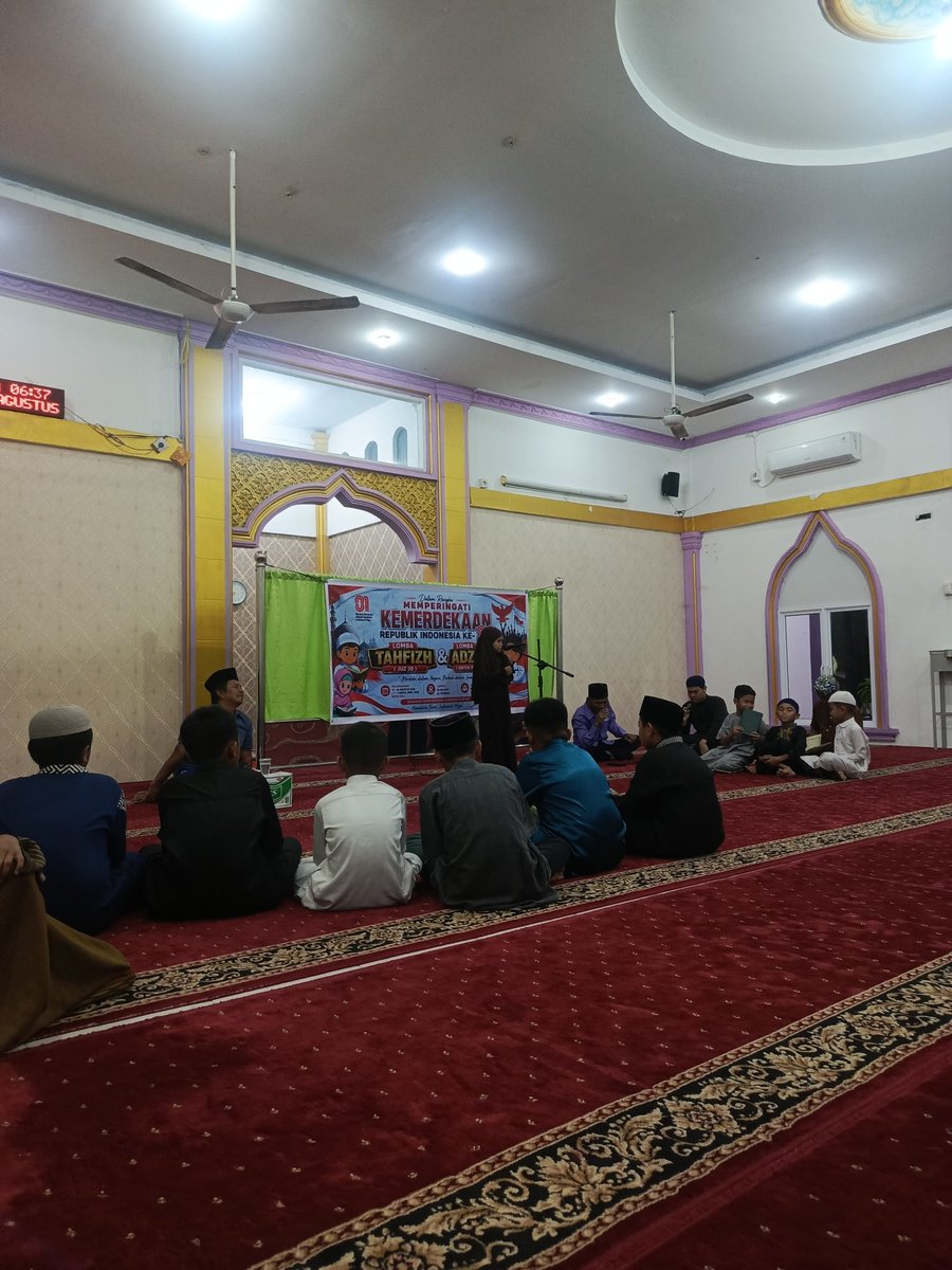alibiyarianda's tweet photo. Udah lama ga lihat kegiatan apa aja 17an di rumah, mumpung lagi di pekan
Mereka lah nanti calon penerus generasi
*Salah satu calon peserta yg ga ikut lomba lihat hp awak dan nanya ada game apa aja bg di hp abg
Awak bilang hp abg gada game do, lihat lah ni kwkw https://t.co/IfqCmBkyWw