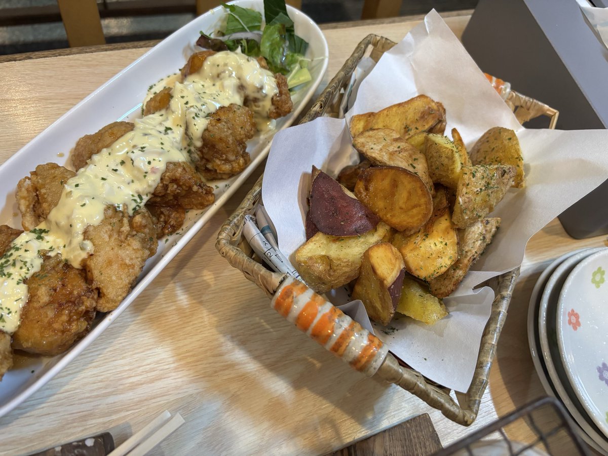 mAyU0641's tweet photo. 地元に帰って友達とご飯に行ってきた🚗³₃
気分は高校の渡り廊下で柔道着に着替えてたあの頃のまま。
30年ってあっという間だ(≧∇≦) https://t.co/O9jiibimgM