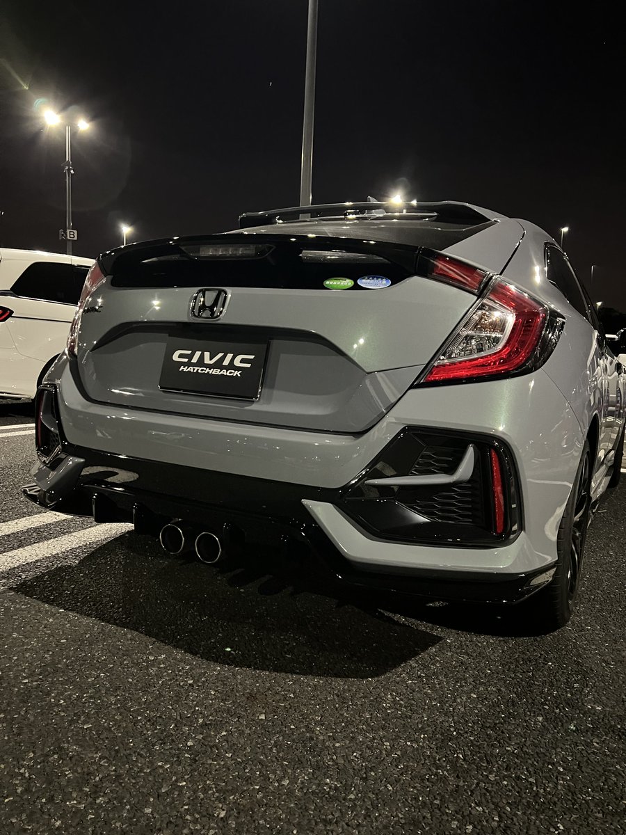 catalyst_fk7's tweet photo. 未だに顔と尻は
乗った車の中で一番好きかも✨

正面の写真は名古屋駅近く🅿
この駐車場がめっさ高かったのも
記憶にあってデラ懐かしい😂

＃シビック
＃FK7 https://t.co/SQlyr8wLKf