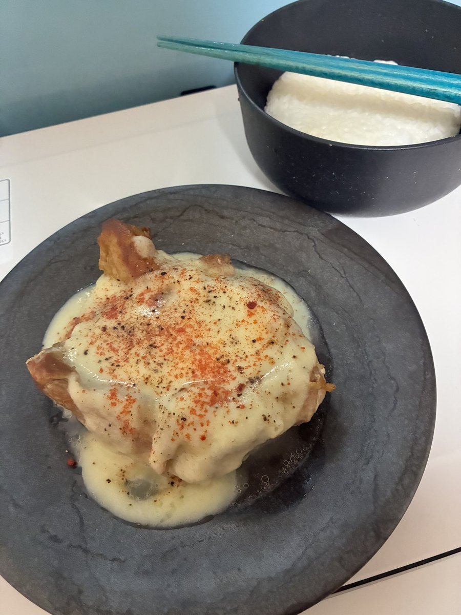 Aosa_Sub's tweet photo. 深夜の男飯
鶏もも肉カリフラワーソース https://t.co/3eQs6dxENh