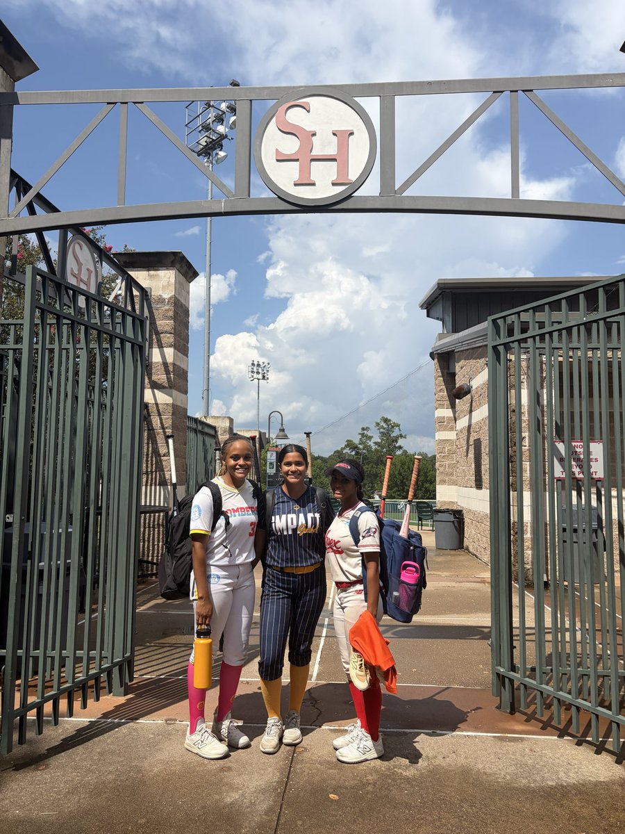 AMSoftball33's tweet photo. Thank you @BearkatsSB for a great camp! It was also good to see some of my old teammates! @KhloeeShoemake2 

@TessSoefje @CoachValis @16UAcademy @KristiMalpass @coachchuck16u @SoftbalAmerica @ExtraInningSB @gregkennedy9 https://t.co/dNMIlRlbSB