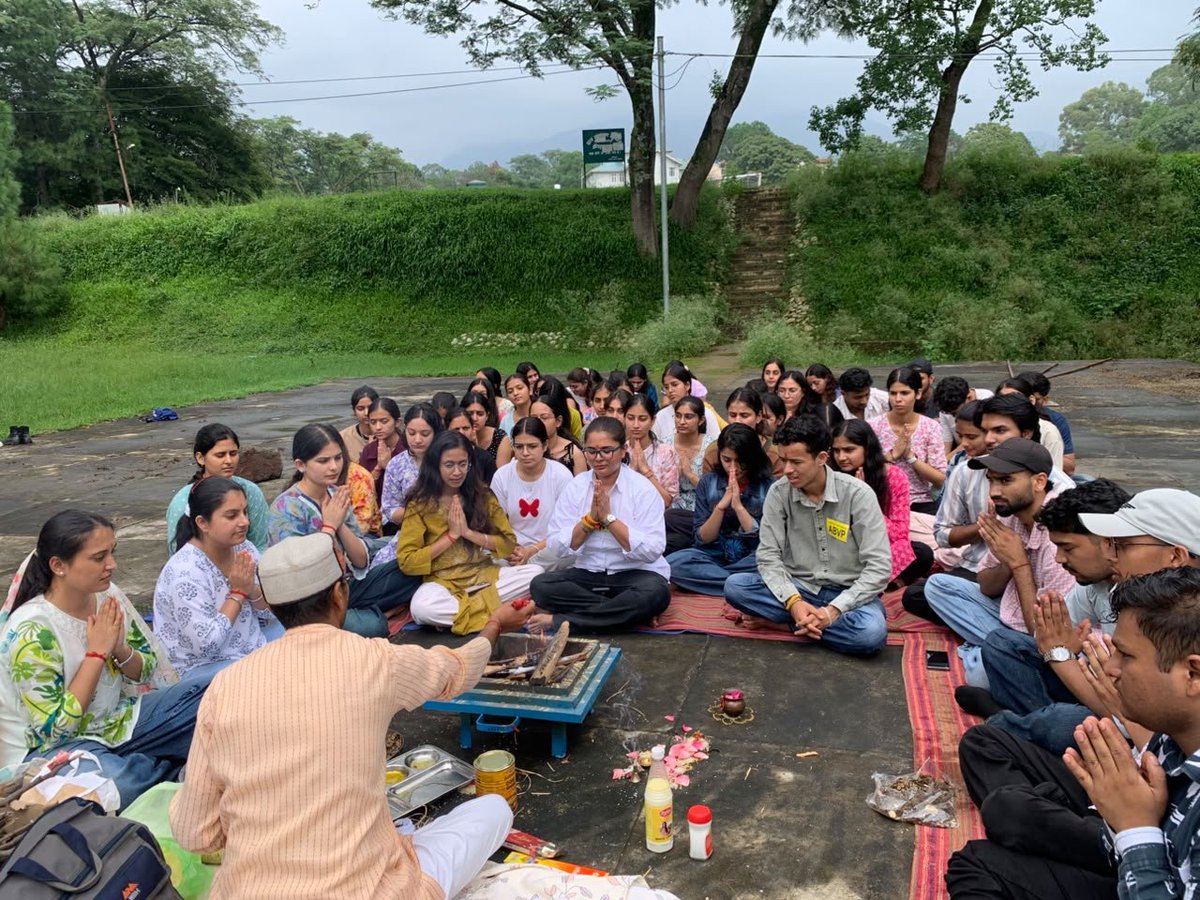 abvphp's tweet photo. विद्यार्थियों पर थोपी गई भारी फीस वृद्धि के विरोध में चौधरी सरवन कुमार हिमाचल प्रदेश कृषि विश्वविद्यालय, पालमपुर में प्रदेश सरकार को छात्र हितों में सद्बुद्धि प्रदान करने की कामना के साथ सद्बुद्धि हवन किया गया।
#RollBackFeeHike #AbvpHp #Abvp https://t.co/ZcixQS2wS8