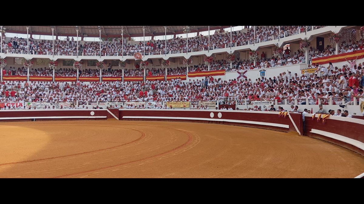 FeriaTV's tweet photo. Dax. Corrida de Santiago Domecq pour Perera, Clémente et Victor Hernandez https://t.co/pwJq4Sll7R