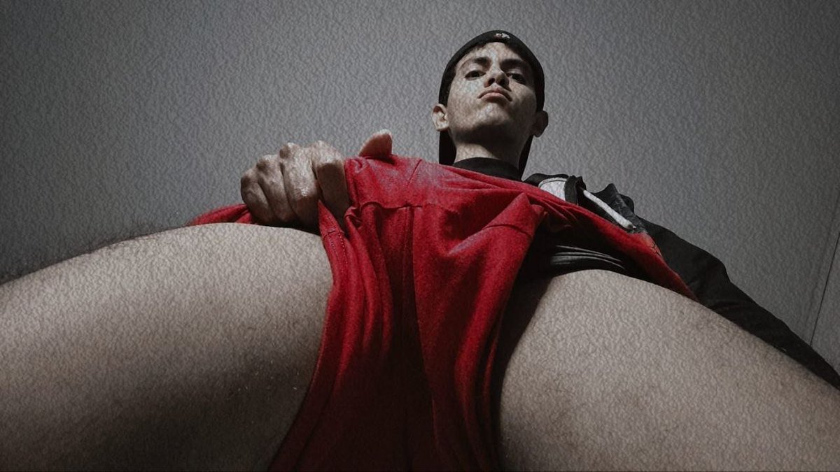 Huesitoshn's tweet photo. Hola 👋 #ViernesCogelón #ViernesDeSeducción #bisexual #activos Feliz viernes 😃 https://t.co/21vekAb2oj