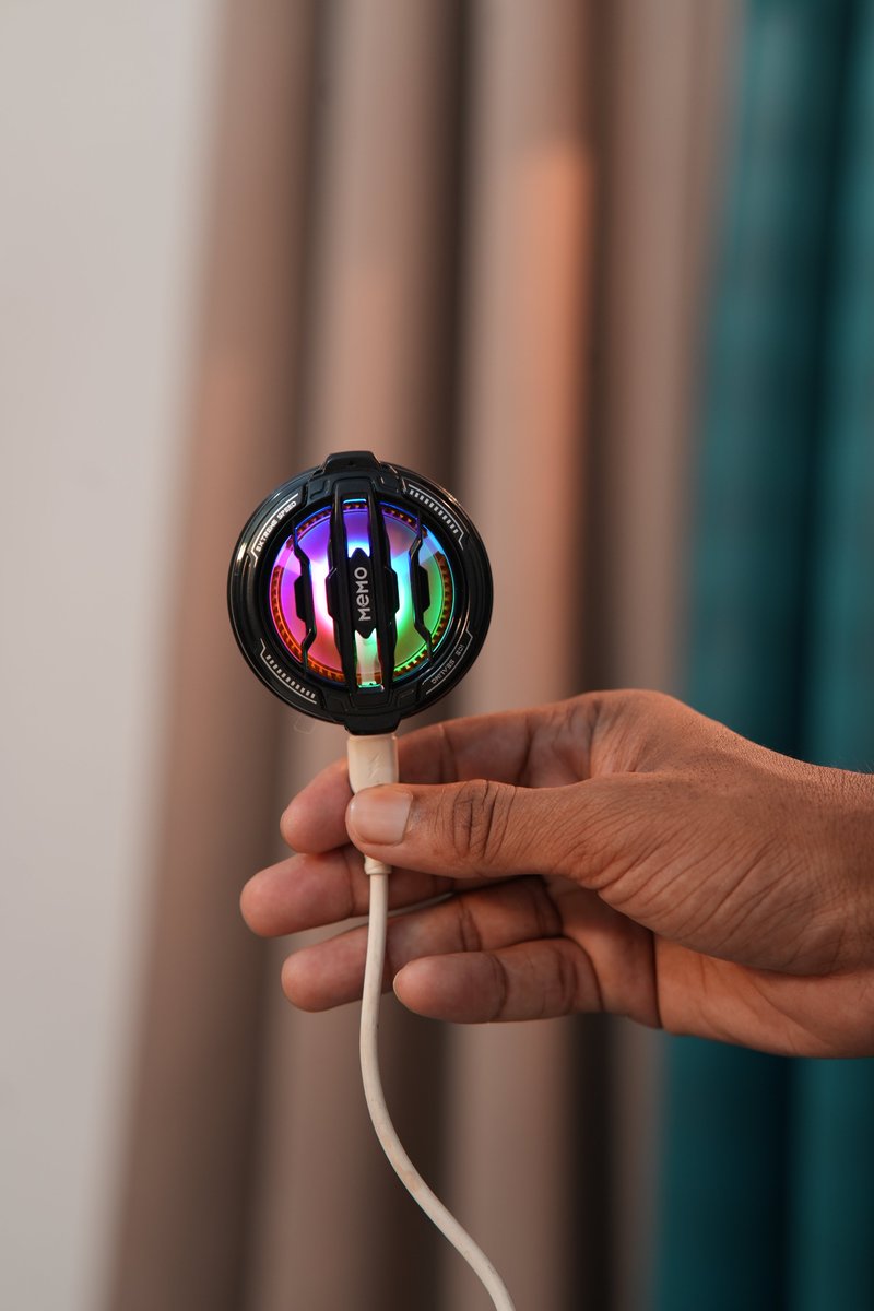 TechZentGadgets's tweet photo. 🚨 KEEP YOUR PHONE COOL! 🎮❄️

❄️ MEMO CX07 Magnetic Phone Cooler
✅ 15W Semiconductor Cooling
✅ Magnetic + Clip Design
✅ RGB Gaming Light
✅ Lightweight &amp; Portable
✅ Type-C Powered
⏳ Limited Stock—Order Now!  
FB Page: https://t.co/h0cjLY5MJX
#techzent #gaming #fan https://t.co/VeMmLk4l3L