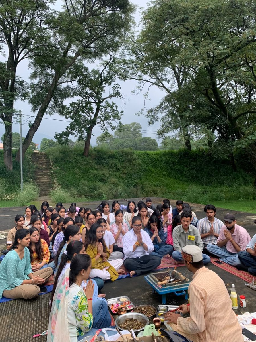 abvphp's tweet photo. विद्यार्थियों पर थोपी गई भारी फीस वृद्धि के विरोध में चौधरी सरवन कुमार हिमाचल प्रदेश कृषि विश्वविद्यालय, पालमपुर में प्रदेश सरकार को छात्र हितों में सद्बुद्धि प्रदान करने की कामना के साथ सद्बुद्धि हवन किया गया।
#RollBackFeeHike #AbvpHp #Abvp https://t.co/ZcixQS2wS8