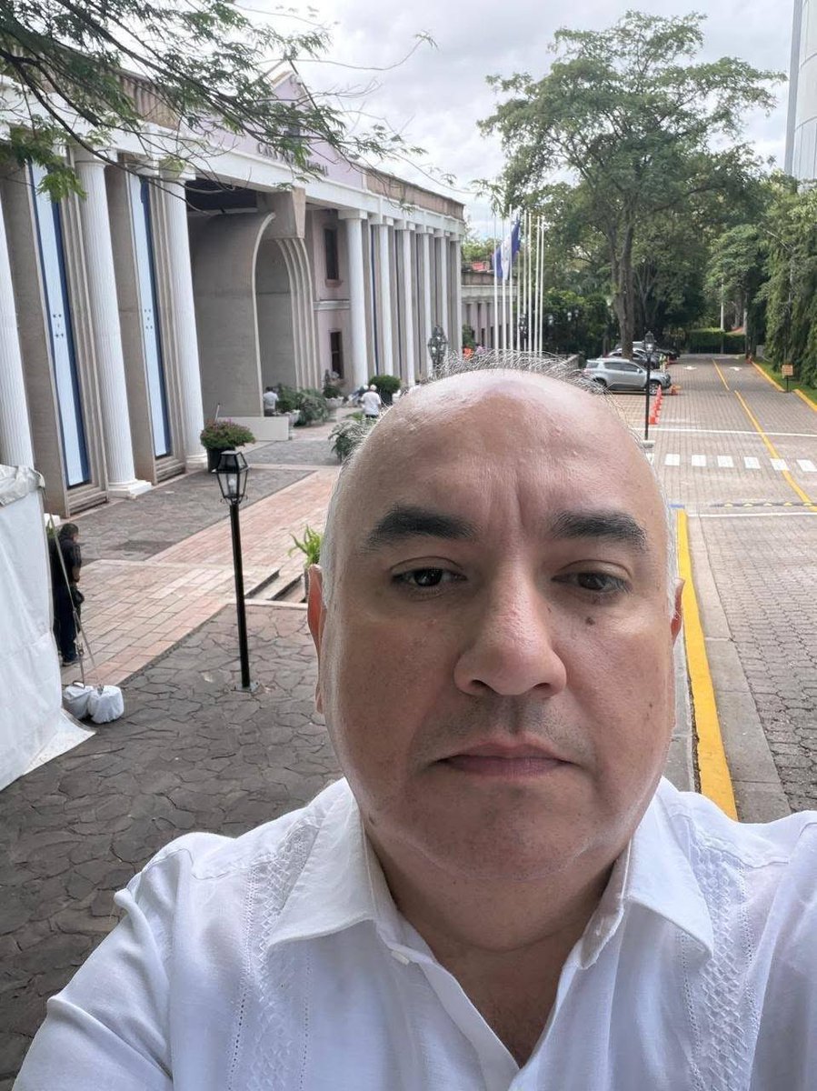 ALopezAlcalde's tweet photo. Me encuentro en Tegucigalpa, dando seguimiento a importantes gestiones para nuestro municipio. Sostuvimos una exitosa reunión con el Presidente Asfura en el marco de la gestión de proyectos para ElProgresoYoro, con el propósito de buscar oportunidades y alianzas. https://t.co/ZtXyN6pG83