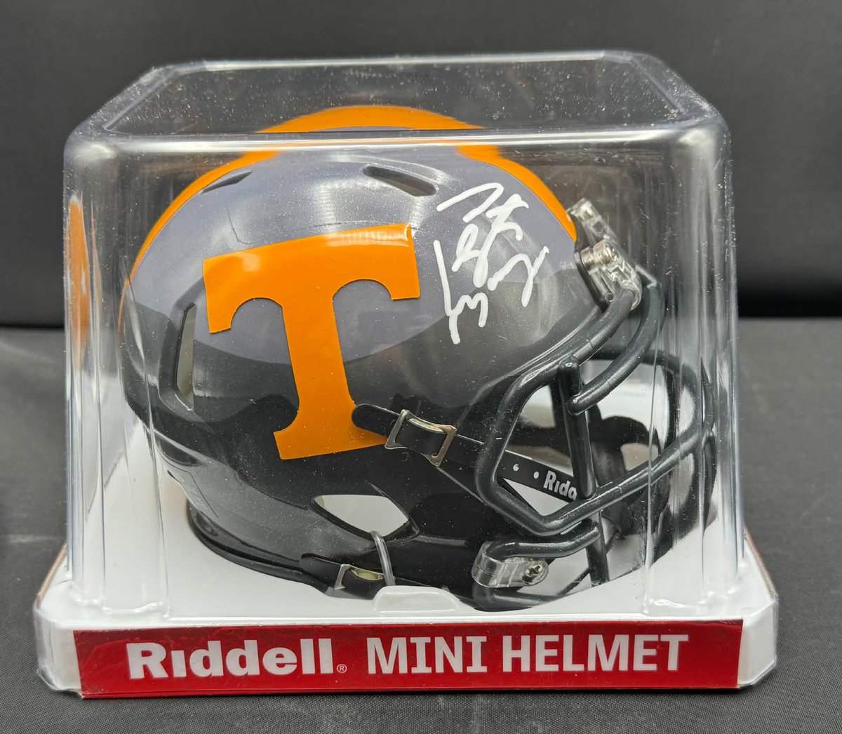Autographs_Plus's tweet photo. All right, I’ll you Tennessee volunteer fans! Come by and check out all of the Tennessee signed memorabilia at our store in Pigeon Forge! You can see it all on our website at https://t.co/zSRzI9OtJc. https://t.co/8UJpHBWdSH