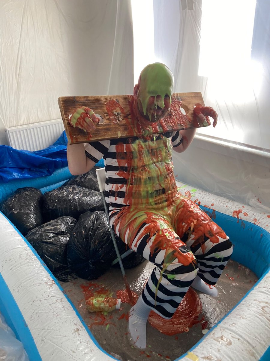 InGunge's tweet photo. @GlasgowGunge DUMPSTER OF DOOM prison continued for me...

(If you too would like to humiliate me, gunge me, or put me in bondage for a free session if your in the UK drop me a DM) 

#gunge #gunged #gunging 🫟 https://t.co/BihdaZPRQO