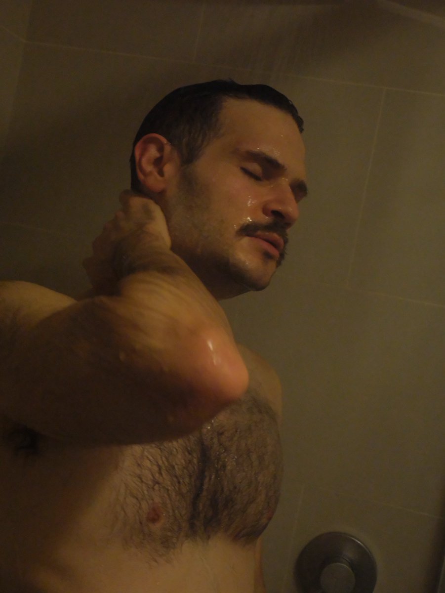 MasterJulius99's tweet photo. Algo de las regaderas me da mucho morbo #shower #wet https://t.co/VE68HXKefD