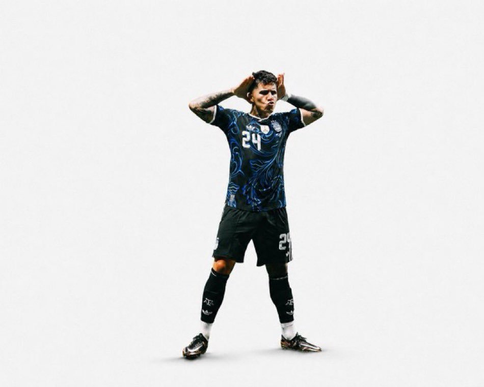 Dehemsleyy's tweet photo. CFcPys, CfcDaily, Alex Birdfood and all the little pathetic minions that worship you guys. I have just something to show you. https://t.co/58lJ4ErArj