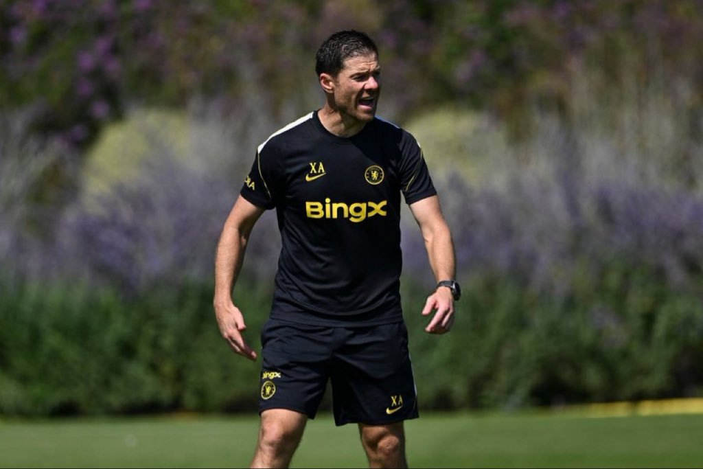 jerrygoldd's tweet photo. Xabi Alonso 💙✨ The midfield maestro we all stan! #CFC https://t.co/OqJP5G5B7i