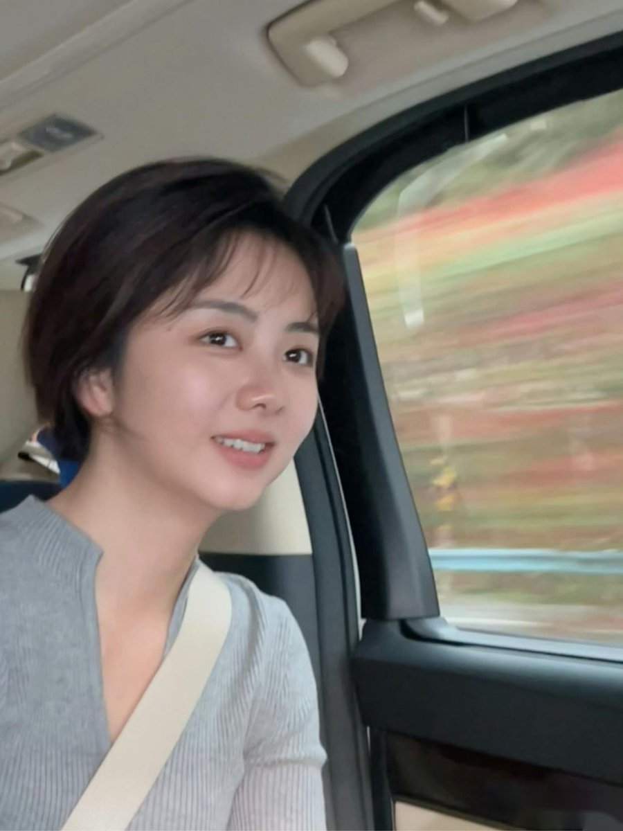 LMizii's tweet photo. Finally passed my driving test! No more being stuck waiting for buses—today I’m cruising to grab ice cream, and it feels way better than I imagined https://t.co/5htDykn2QK