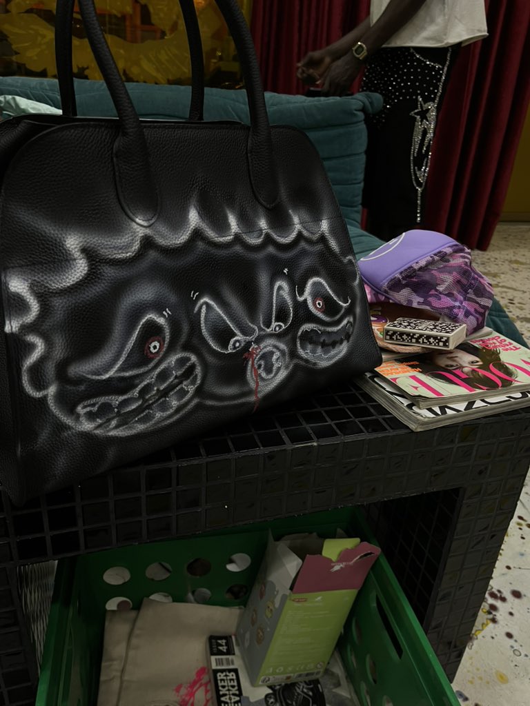 THATBOYPNG's tweet photo. Custom leather bag
#airbrush https://t.co/f1P8H4uxEi