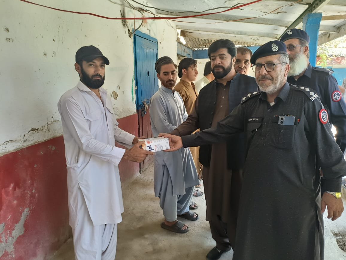 Justtust's tweet photo. Flag hoisting was held at DC Office, followed by a rally, plantation drive, and distribution of sweets among prisoners and patients. The celebrations reflected patriotism, unity and renewed commitment to Pakistan’s peace, progress &amp; prosperity. https://t.co/V0K19hRxyu