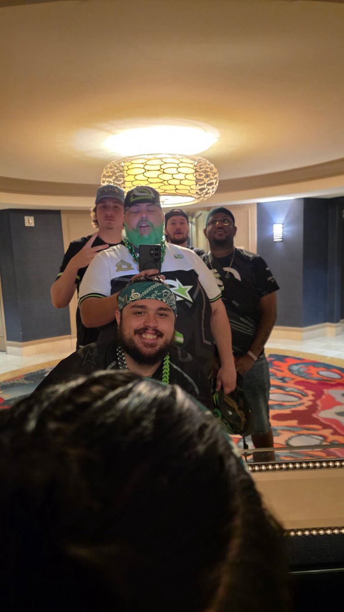 TrevonTempa's tweet photo. Happy OpTic Day! #Greenwall https://t.co/lZqTXEANgl