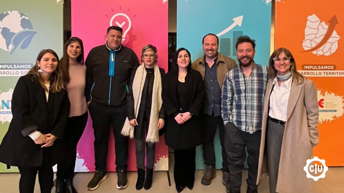 camindus's tweet photo. ➡️En el marco del 𝐃𝐢́𝐚 𝐍𝐚𝐜𝐢𝐨𝐧𝐚𝐥 𝐝𝐞 𝐥𝐚𝐬 𝐌𝐢𝐩𝐲𝐦𝐞𝐬, nuestro presidente @leoagarcia, junto a Agustina Ois, responsable de Emprendimientos CIU, y @CrespoLachs, responsable de la Comunidad Industrial Mypes, participaron de la celebración organizada por @ANDEUruguay, acompañados por integrantes de nuestra Comunidad Industrial Mypes.

La instancia reafirmó la importancia del trabajo articulado entre instituciones, empresas y organizaciones que integran el ecosistema de apoyo para impulsar el crecimiento y competitividad de las #Mipymes del sector.

🙌Continuamos trabajando para acercar herramientas y oportunidades, generar espacios que acompañen sus necesidades y potencien su aporte al desarrollo productivo del país.

#IndustriaComprometida🤝
#IndustriaRepresentada⚙️