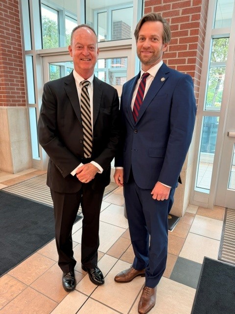 Indiana_EDC's tweet photo. IEDC President Josh Richardson (pictured with @RepMessmer) yesterday took part in a roundtable discussion on apprenticeships and work-based learning, highlighting the tremendous value these opportunities provide for both students and employers across the U.S. https://t.co/3ZI58MwtwP
