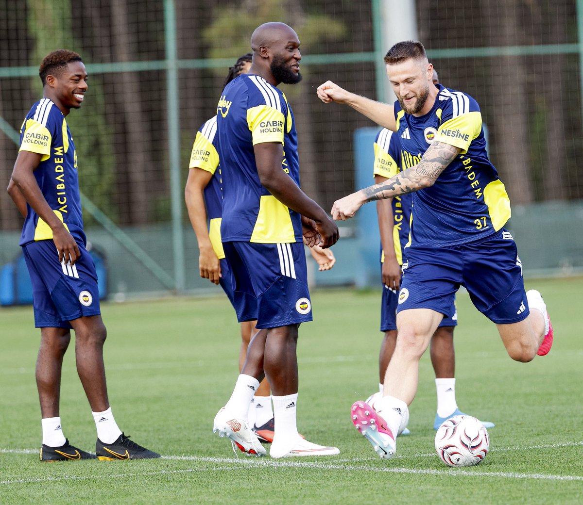 Fenerbahce's tweet photo. 📸 Gençlerbirliği maçı hazırlıklarımızı tamamladık. 

#GBvFB https://t.co/ozakfVL192