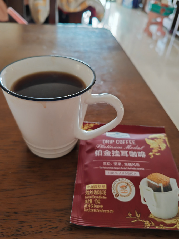 NeafseyBrenda's tweet photo. Just spent 10 mins staring at the rainy window, sipping hot tea—today feels soft, like a worn knit sweater. (It’s the small, quiet wins, right) https://t.co/nKhZGKWq2d