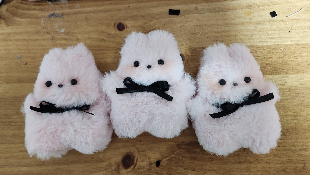 Scared_dino's tweet photo. 안녕하세요공룡입니다 
알티추첨 한분께 이거 보내드립니다 

가슴팍에 NFC 동전을 넣어둬서 원하는 음악이나 링크를 걸 수 있어요 

10cm 이구요 볼터치도 햇어요 
만들어둔게 있어서 8월 29일 웹출시 (10시)쯤 추첨합니다 
바로보내드려요 감사합니다 https://t.co/PxYT5hVf29