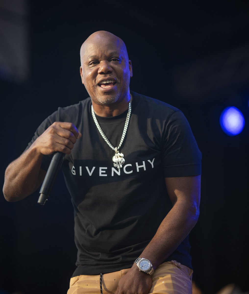 VibeMagazine's tweet photo. .@TooShort on Jay-Z performing his "Blow The Whistle" remix at Yankee Stadium: 

"The best part about it is the crowd reaction. I thank Jay a million times for remixing that song and turning the East Coast on to it." 

Full interview: https://t.co/w9yzNMQv2o https://t.co/MDIpVNDh9U