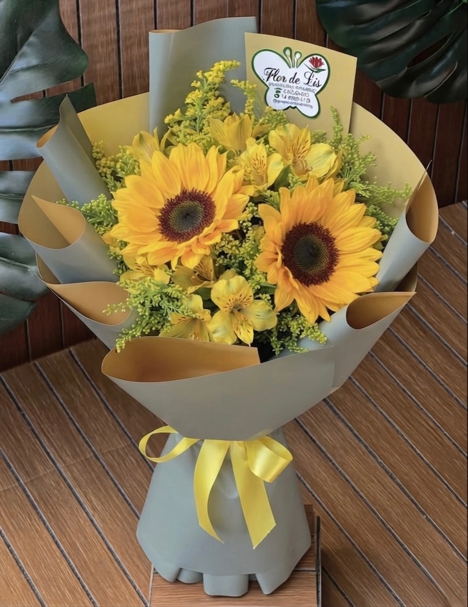 sunflowerchives's tweet photo. yellow beauty https://t.co/yVTIf0GLQ5