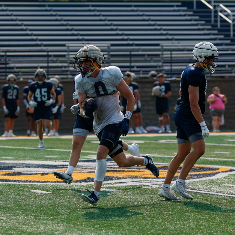 AugieFB's tweet photo. Vikes at work ⚒️

#BeTheRock ⚔️ #BuildingChampions https://t.co/qiUgOo2vNM