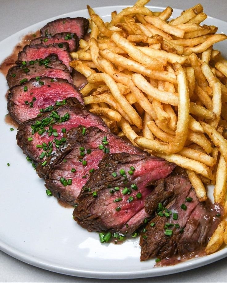 F0ODHub's tweet photo. Be honest… is this a 10/10 meal or what’s missing? https://t.co/1wBqHTRjWC